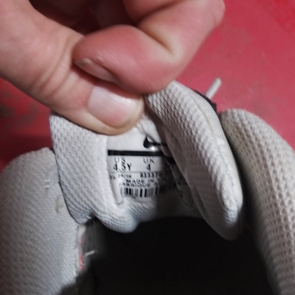 Nike - Picture 2 of 4